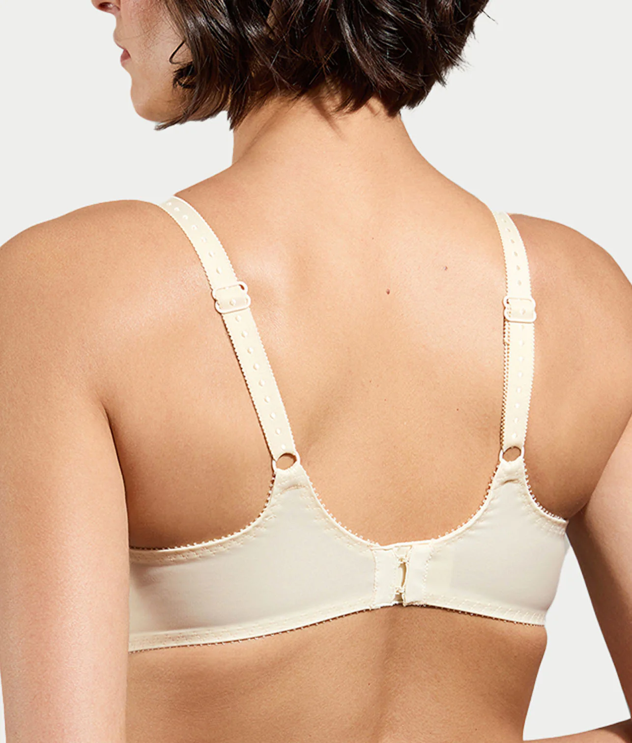 Tess Low Neck Bra - Image 11