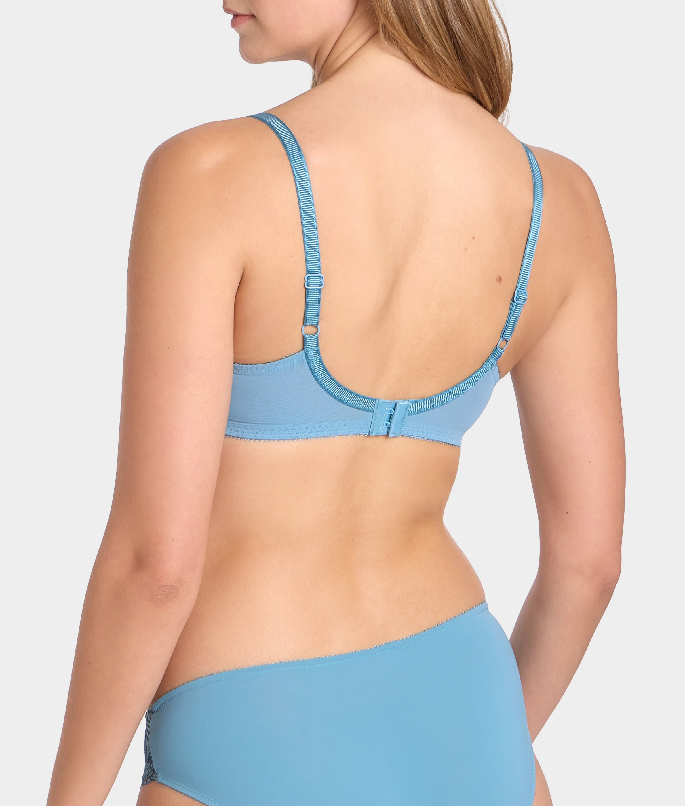 La Femme Plunge T-Shirt Bra - Image 2